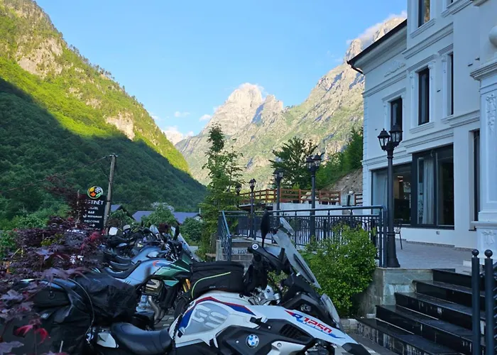 4 Stinet מלון 4*