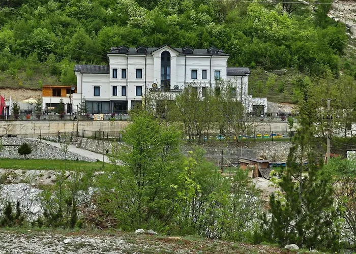 4 Stinet فندق فالبني